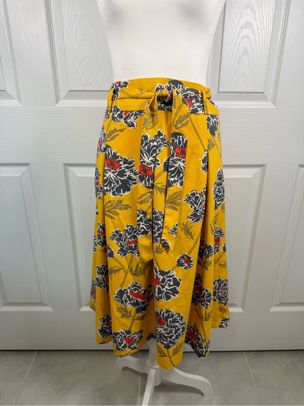 Banana Republic Floral Midi Skirt Women's 6 Yellow Boho
Cottagecore Pockets Y2K✨